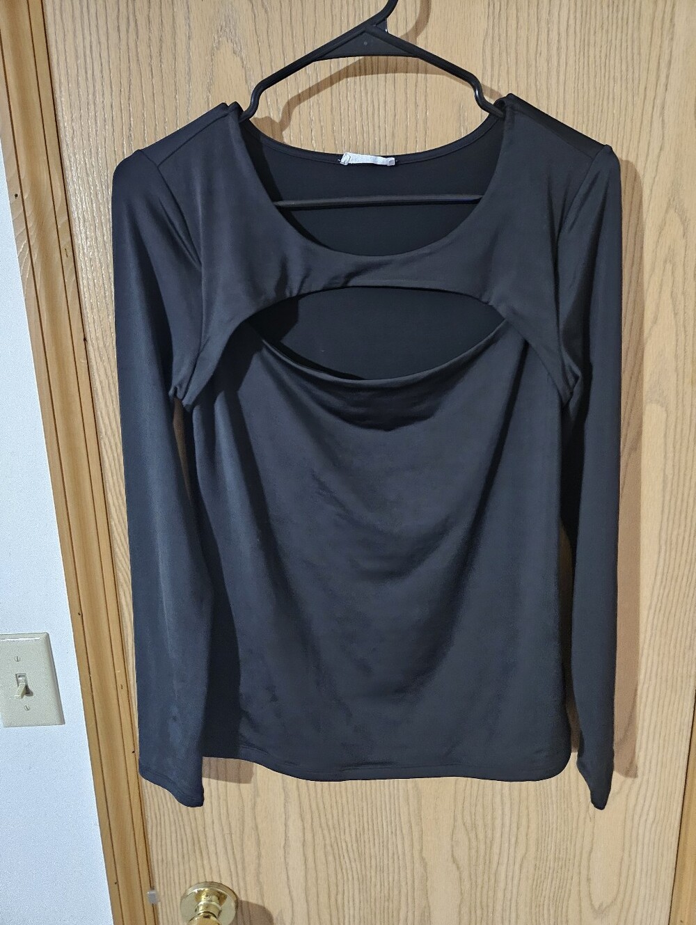 Edgely Black Long-Sleeve Cutout Women’s Top
